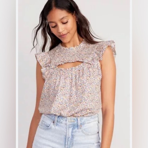 Old Navy Tops - Old Navy - Smoked Yok Ditsy Floral